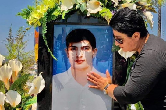 Арестованный Роберт Мовсисян объявил бессрочную голодовку в поддержку матери погибшего героя
