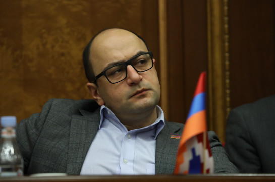 Айк Мамиджанян: У Никола Пашиняна два варианта – подписать смертный приговор Армении или заявление о своей отставке