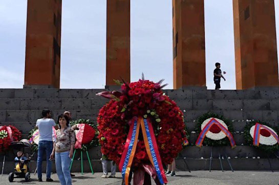 От имени Сержа Саргсяна возложен венок к памятнику Сардарапатской битвы