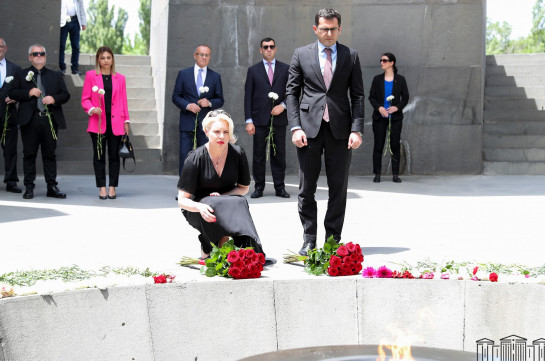 Председатель Национального Собрания Словении посетила мемориальный комплекс «Цицернакаберд»