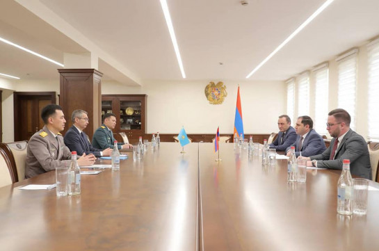 Сурен Папикян обсудил с послом и военным атташе Казахстана вопросы сотрудничества в оборонной сфере