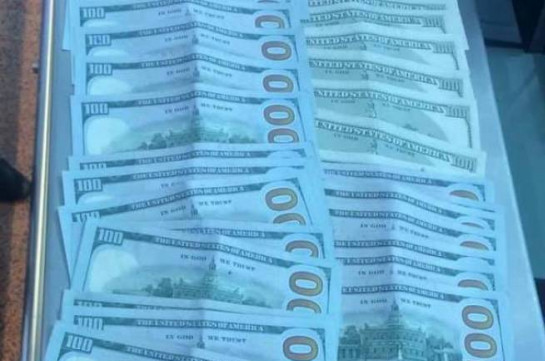 «FLYONE ARMENIA»-ի բորտուղեկցորդների կողմից հայտնաբերվել է պայուսակ, որտեղ եղել է 9,900 ԱՄՆ դոլար