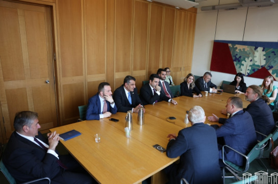 Ален Симонян представил спикеру Национальной партии Шотландии последствия Лачинского кризиса