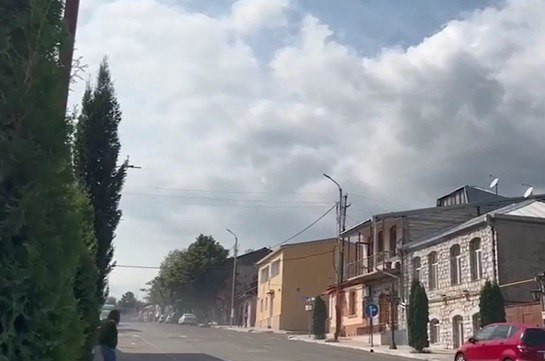 Ադրբեջանցիները քաղաքի  շուրջ բետոնե պատնեշներ են տեղադրում, որպեսզի մարդիկ չլքեն պաշարված Ստեփանակերտը