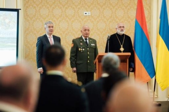 Ուկրաինայի հայերի միությունը շնորհակալագիր է հանձնել ՀՀ ռազմական կցորդին՝ նշանակալի ներդրման համար