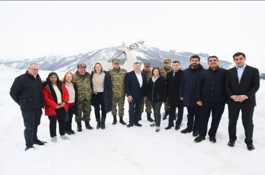 Ханданян: С советниками Соединенного Королевства посетили Джермук – для представления ситуации с безопасностью на месте и встречи с вынужденными переселенцами Нагорного Карабаха