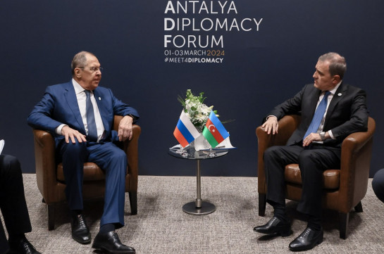 Лавров и Байрамов обсудили вопросы, связанные с реализацией трехсторонних договоренностей, достигнутыми между Москвой, Ереваном и Баку