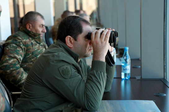 Министр обороны Армении понаблюдал за учениями и ознакомился с новейшими образцами ВПК
