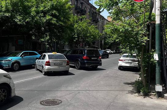 В Ереване проходят акции неповиновения: Участок Хоренаци-Закян закрыт.