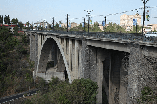 Կիևյան կամրջի վրա կանխվել է օտարերկրյա քաղաքացու ինքնասպանությունը