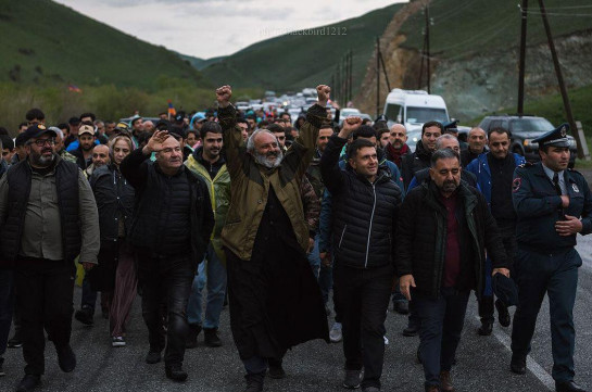 LIVE: Шествие движения «Тавуш во имя Родины» в Ереван продолжается