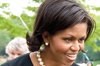 Michelle Obama bans daughters from Facebook