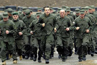 Саакашвили бегал, прыгал и пообедал вместе со спецназовцами