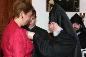 Карине Саркисян получила орден «Св. Григора Лусаворича»