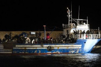 Боевые корабли НАТО обвиняются в гибели 60 африканских мигрантов